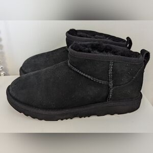 Kids Black Uggs-3Y